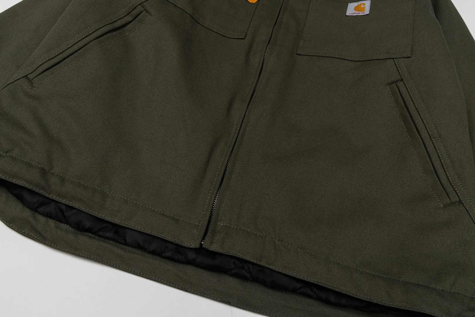 165 Carhartt Carhartt counter Same Style 106432 cotton jacket original 1:1 version Weight: 12 ounces Material: 99% cotton/1% spandex Canvas Details: corduroy trim collar quilted nylon lining, easy to put on and take off, insulated and warm, using Rugged Flex® elastic technology allows for easy movement. Loose fit. Front handwarmer pockets. Double pleats on the back to provide extra stretch at the shoulders. Internal ribbed windproof cuffs to help protect against cold weather. Adjustable hem for added coverage. Two front lower pockets. Two interior pockets; one with hook and loop closure, the other with a secure zipper. Style number: 106432#. Color: Olive Green. Black. Yellow. Dark Brown. Size: S-XL